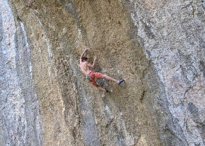 Сергей Шаферов на маршруте "Spirit of desert" 9a+/b FA