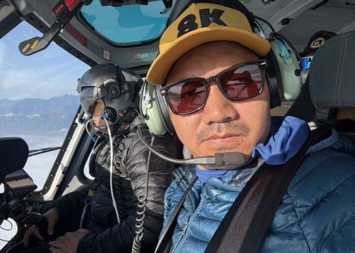 Пемба Шерпа несколько дней назад летел на вертолете в базовый лагерь Эвереста